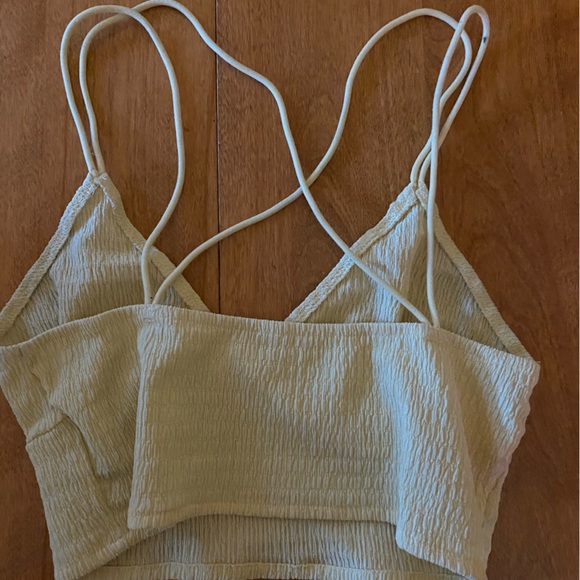 🛍️ 4/$25 Cropped tank - Picture 2 of 3